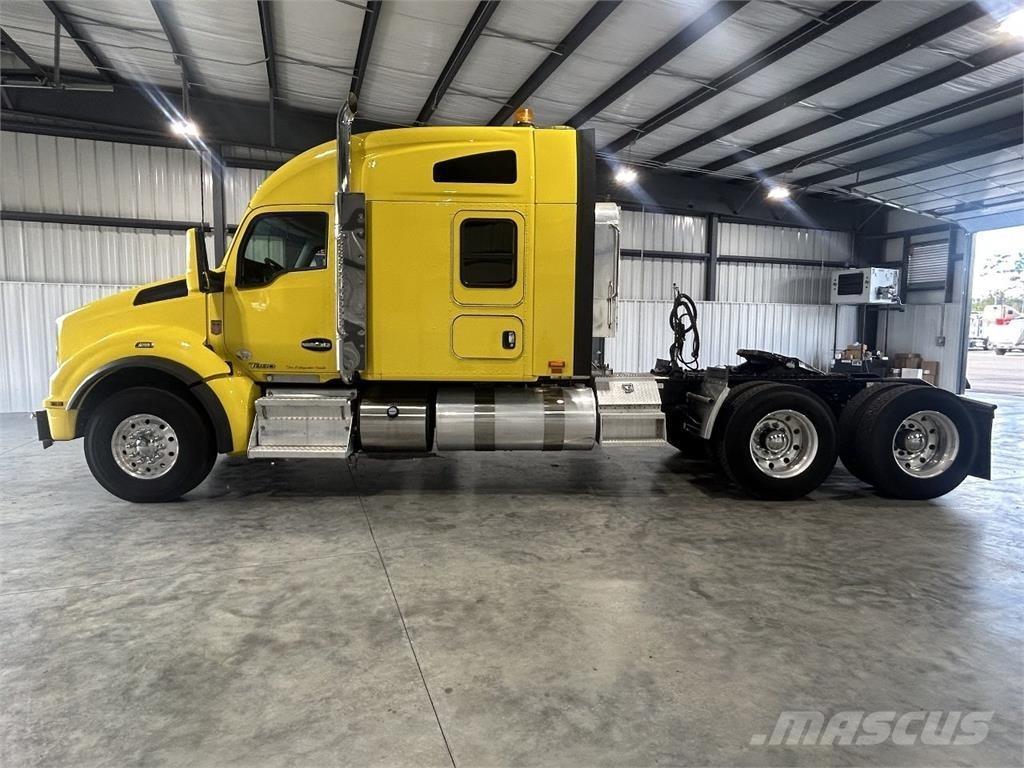 Kenworth T880 Conventional Trucks / Tractor Trucks
