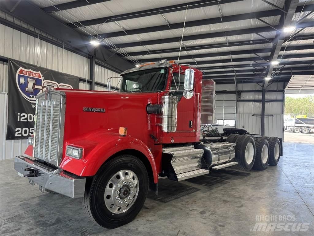 Kenworth W900 Conventional Trucks / Tractor Trucks