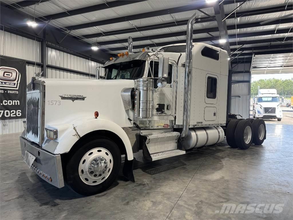 Kenworth W900 Conventional Trucks / Tractor Trucks