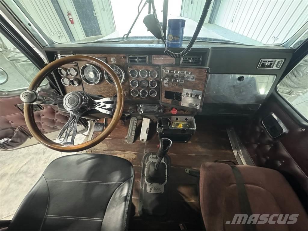 Kenworth W900 Conventional Trucks / Tractor Trucks