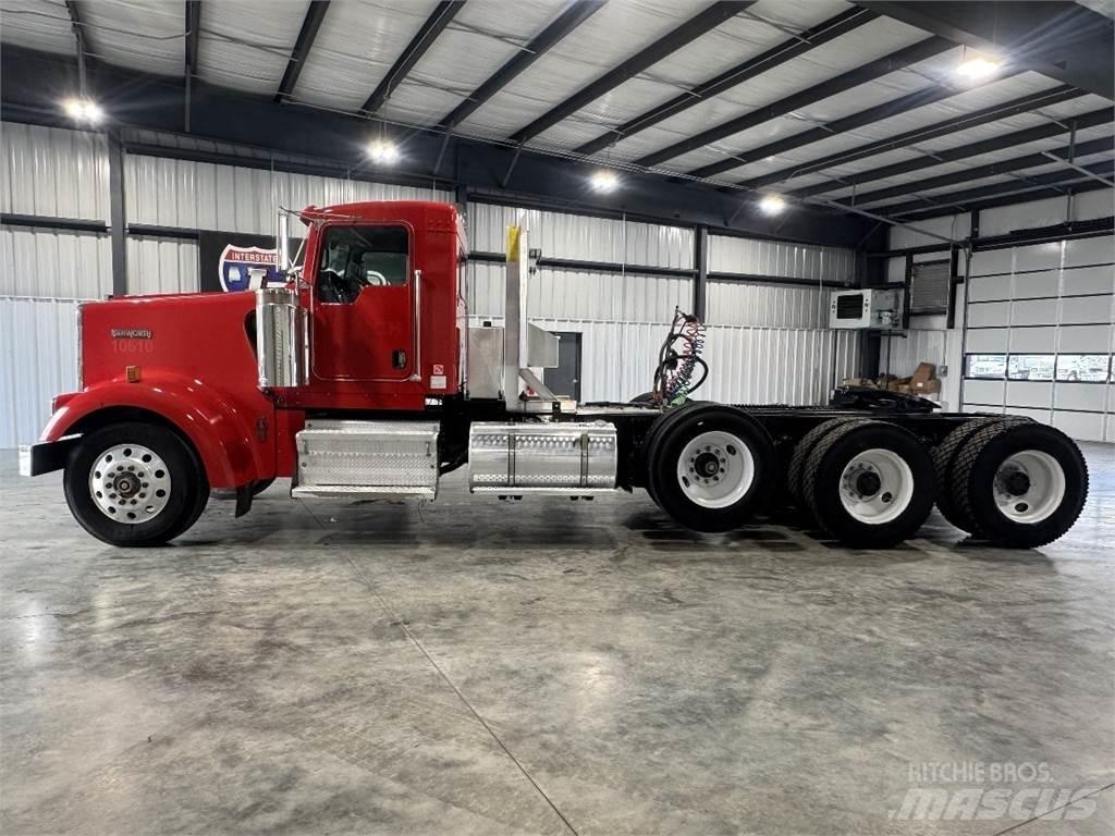 Kenworth W900L Conventional Trucks / Tractor Trucks