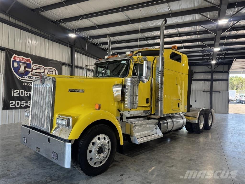 Kenworth W900L Conventional Trucks / Tractor Trucks