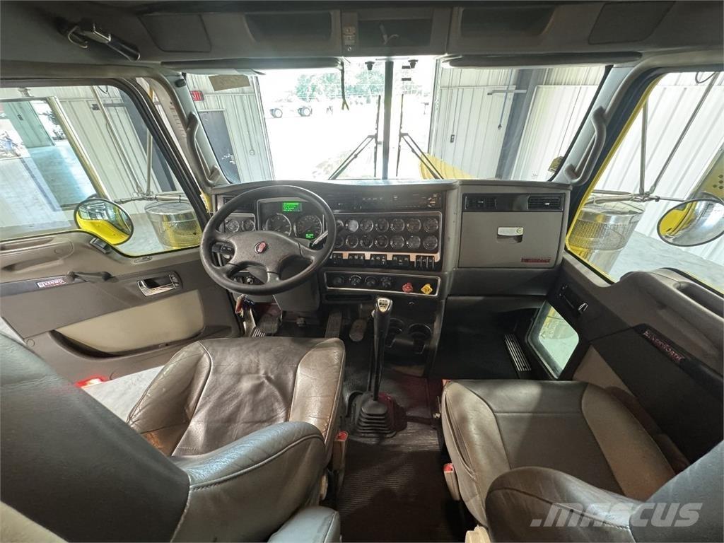 Kenworth W900L Conventional Trucks / Tractor Trucks