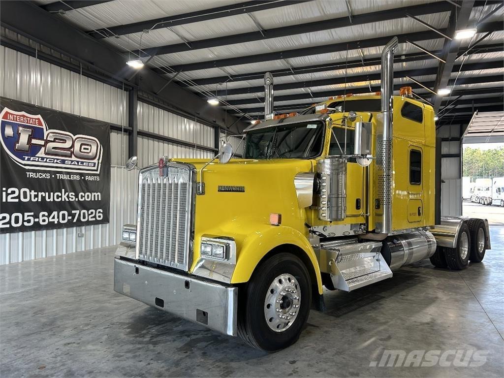 Kenworth W900L Conventional Trucks / Tractor Trucks
