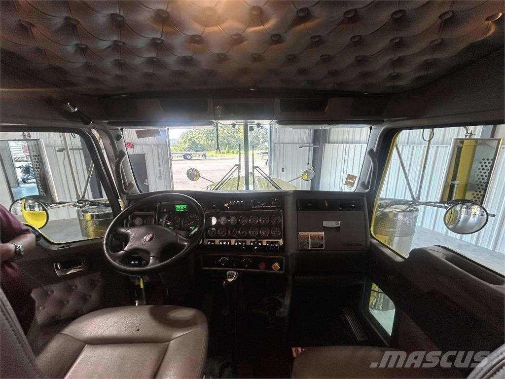 Kenworth W900L Conventional Trucks / Tractor Trucks