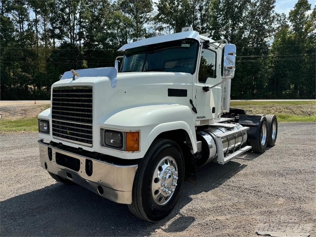 Mack CHU613 Conventional Trucks / Tractor Trucks