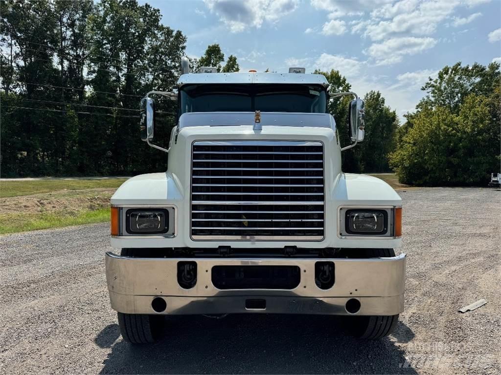 Mack CHU613 Conventional Trucks / Tractor Trucks