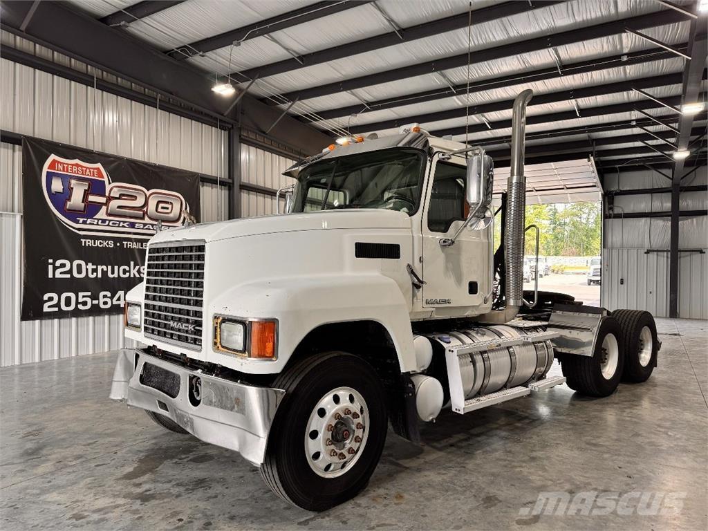 Mack CHU613 Conventional Trucks / Tractor Trucks
