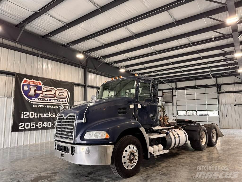 Mack CXU613 Conventional Trucks / Tractor Trucks