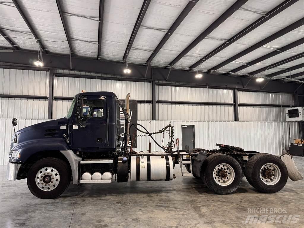Mack CXU613 Conventional Trucks / Tractor Trucks