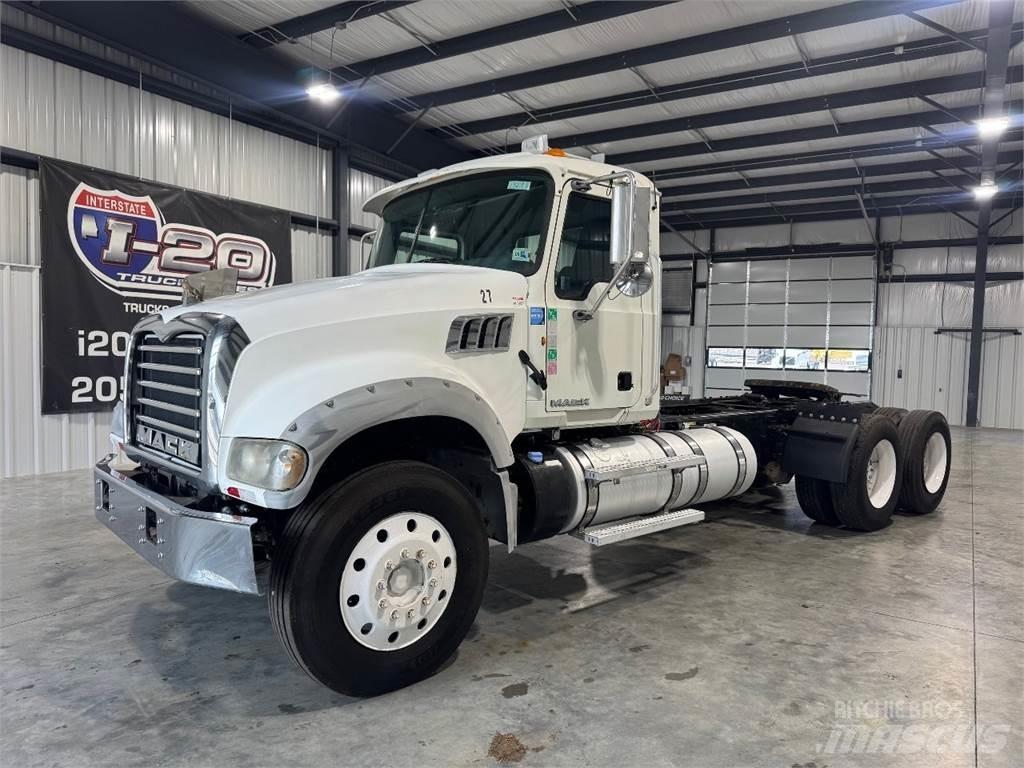Mack GU713 Conventional Trucks / Tractor Trucks