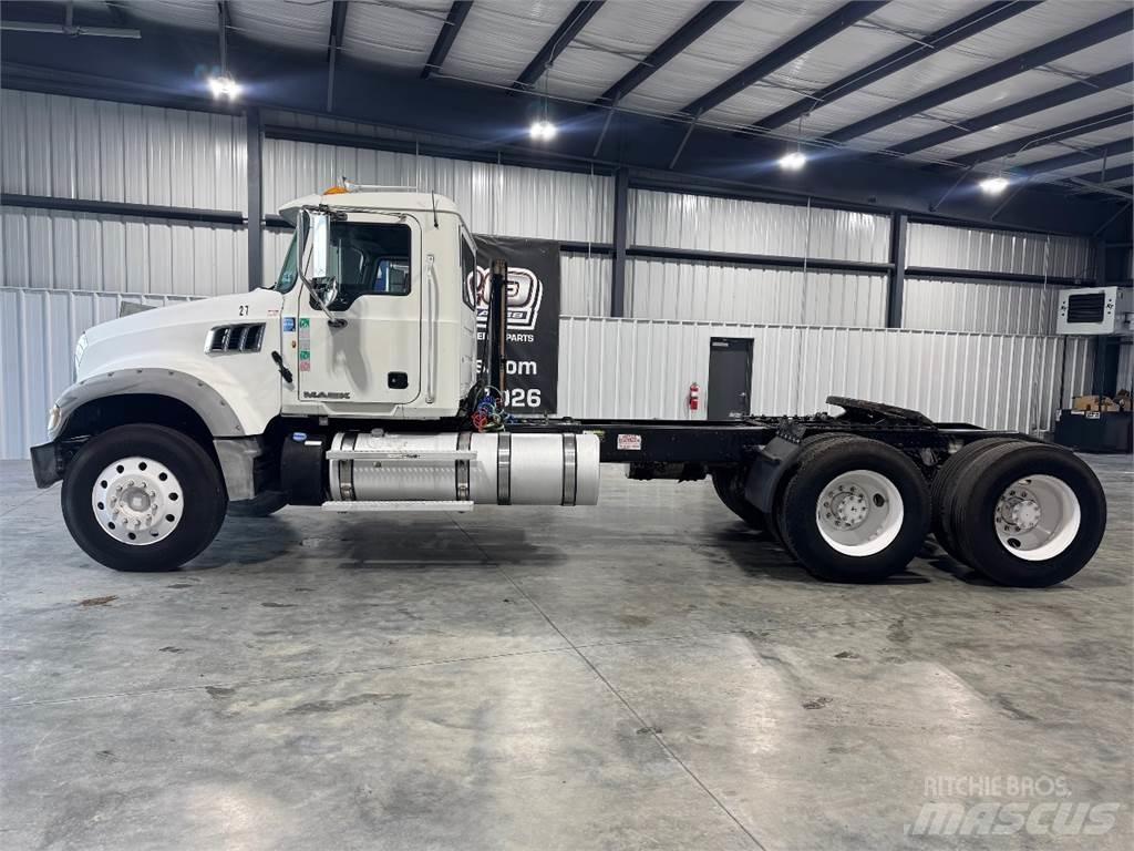 Mack GU713 Conventional Trucks / Tractor Trucks