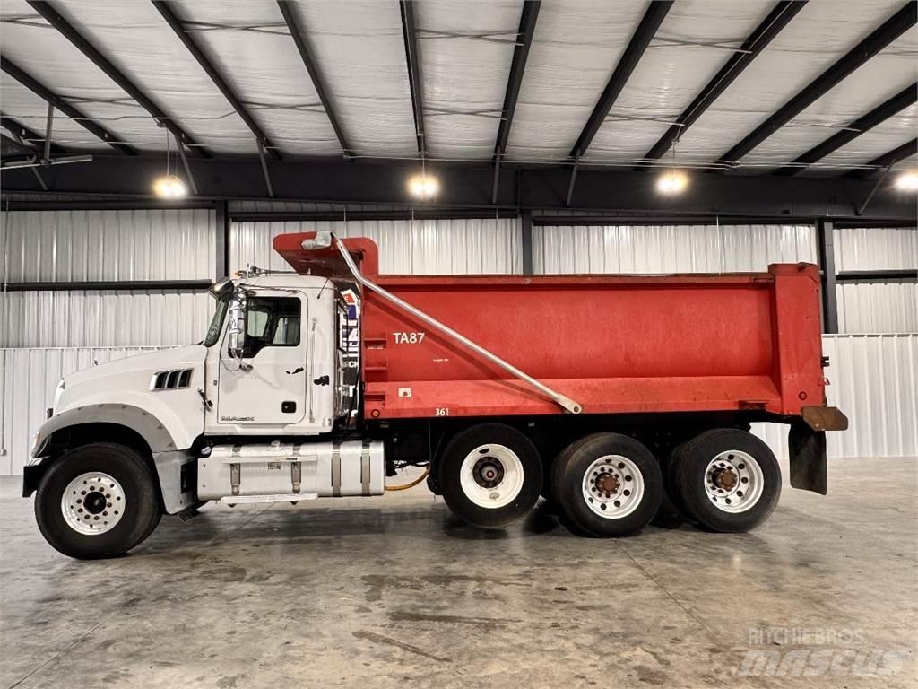 Mack GU713 Dump Trucks