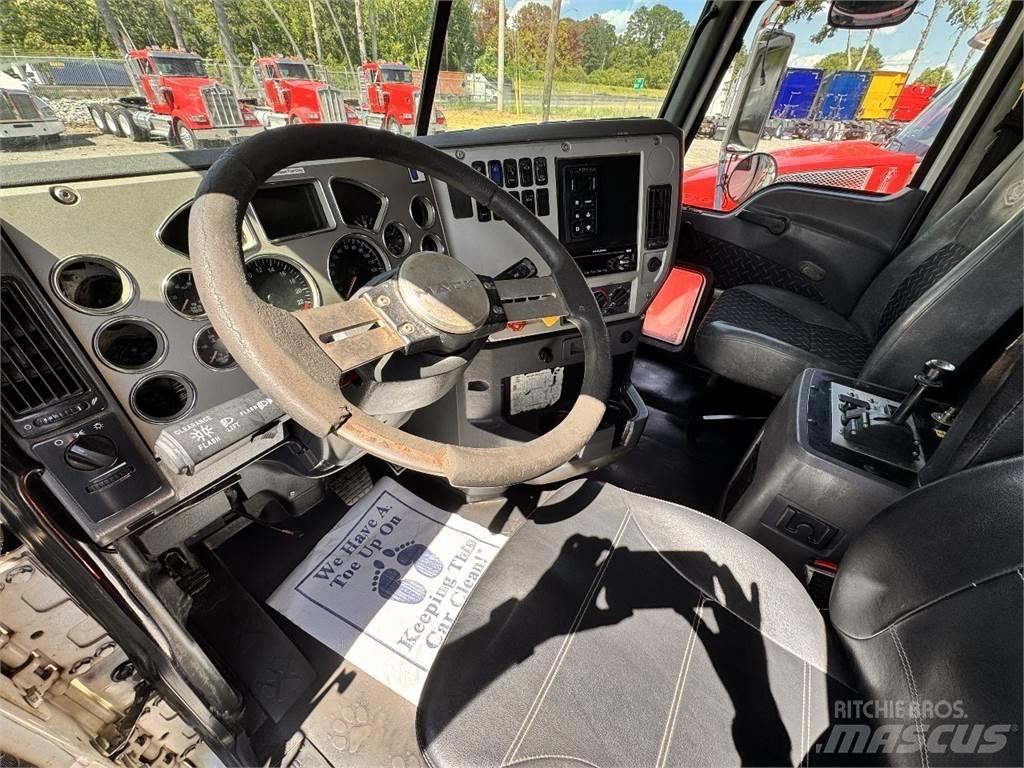 Mack GU713 Dump Trucks