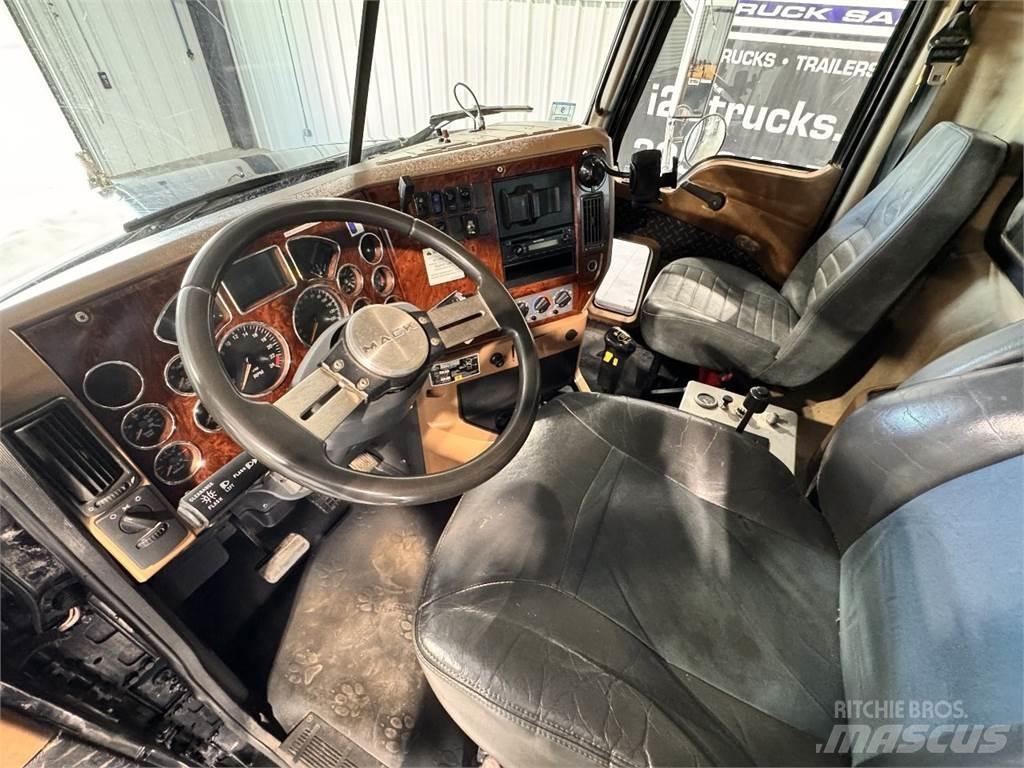 Mack GU713 Dump Trucks