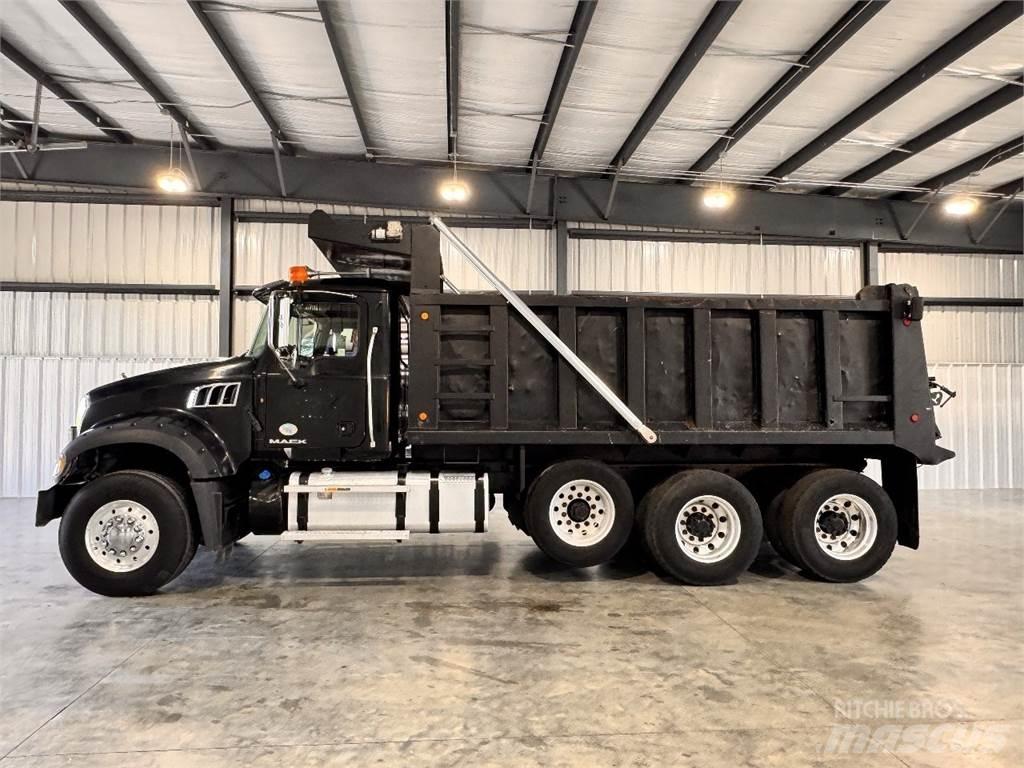 Mack GU713 Dump Trucks