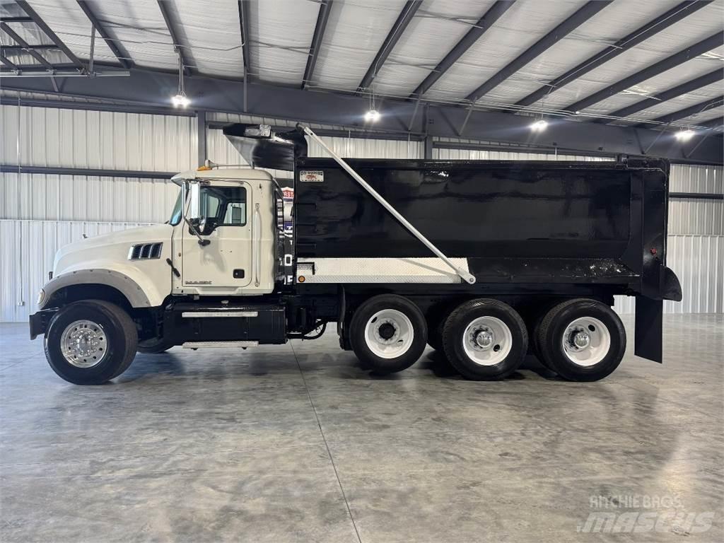 Mack GU713 Dump Trucks