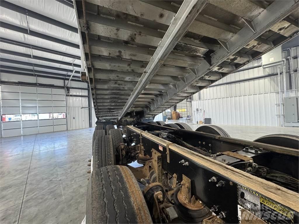 Mack GU713 Dump Trucks