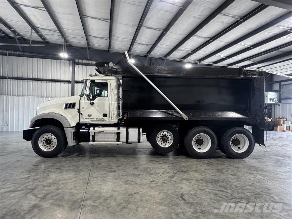 Mack GU713 Dump Trucks