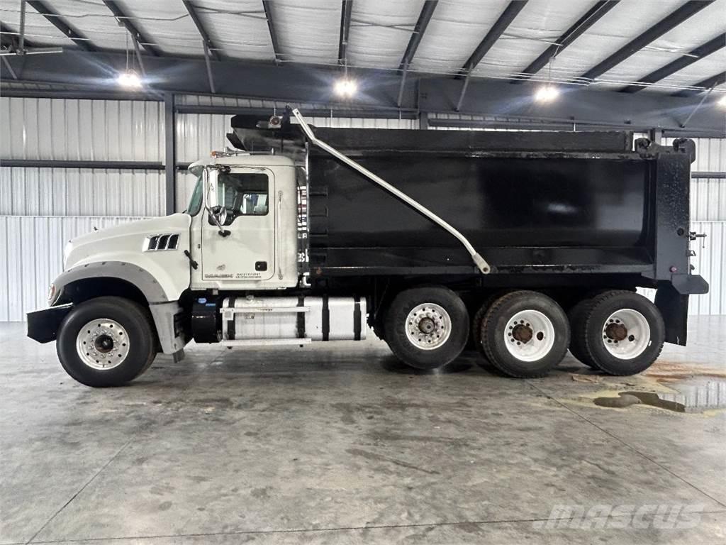 Mack GU713 Dump Trucks