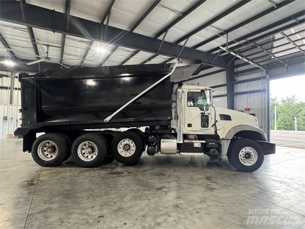 Mack GU713 Dump Trucks