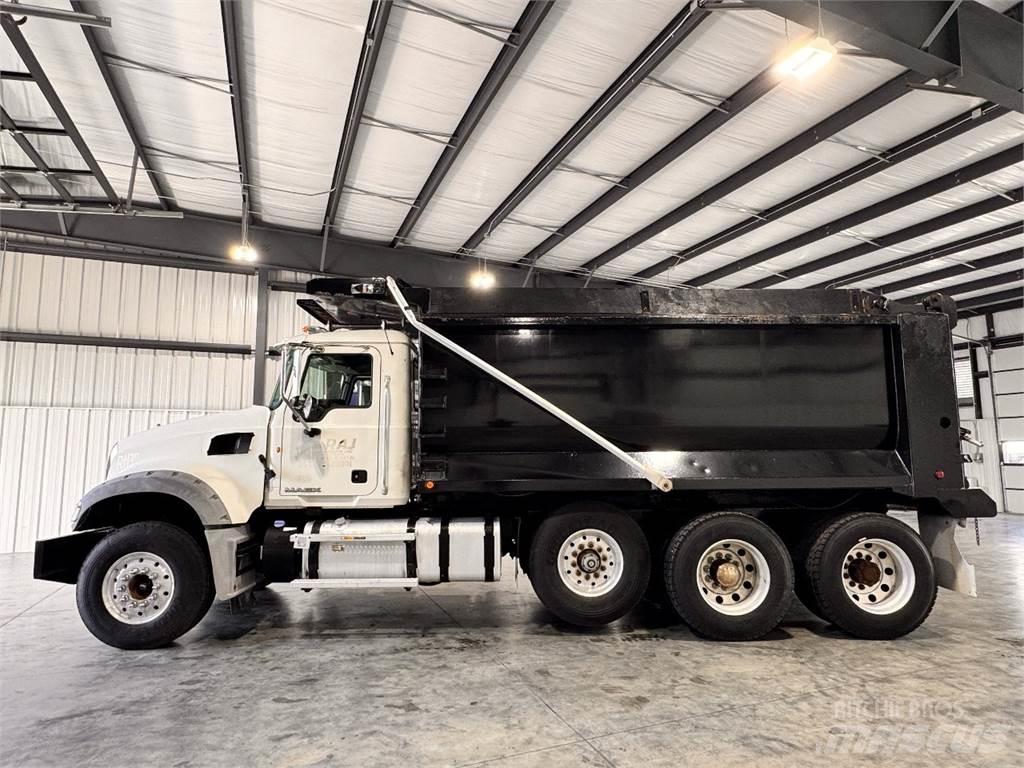 Mack GU713 Dump Trucks
