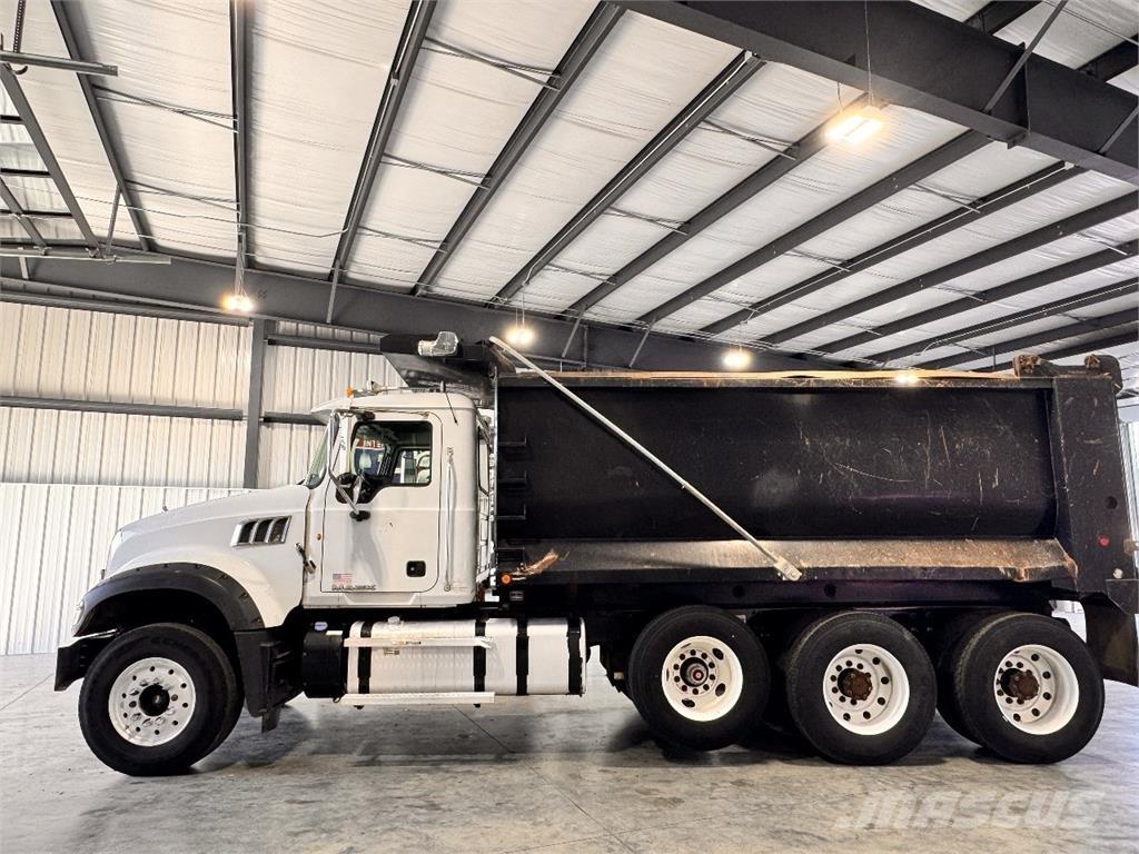Mack GU713 Dump Trucks