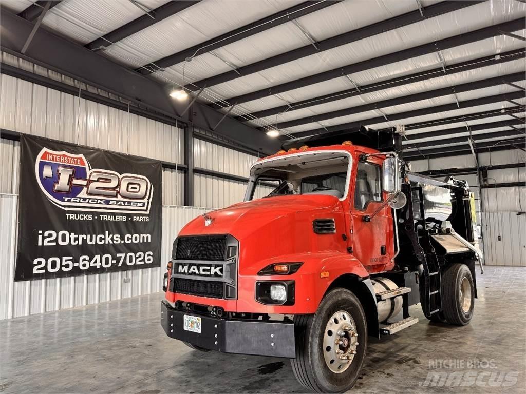 Mack MD6 Dump Trucks