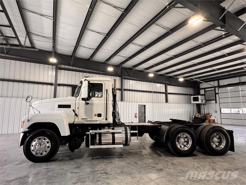 Mack Pinnacle Conventional Trucks / Tractor Trucks