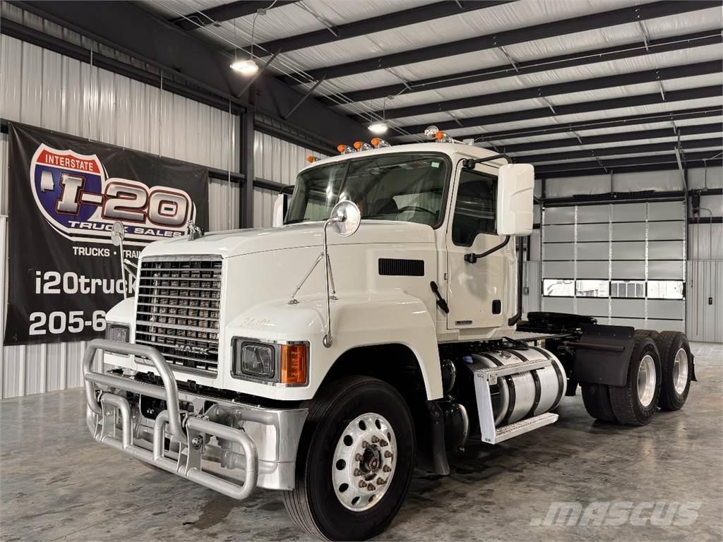 Mack Pinnacle Conventional Trucks / Tractor Trucks
