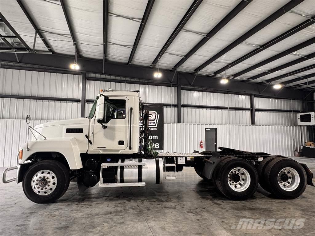 Mack Pinnacle Conventional Trucks / Tractor Trucks