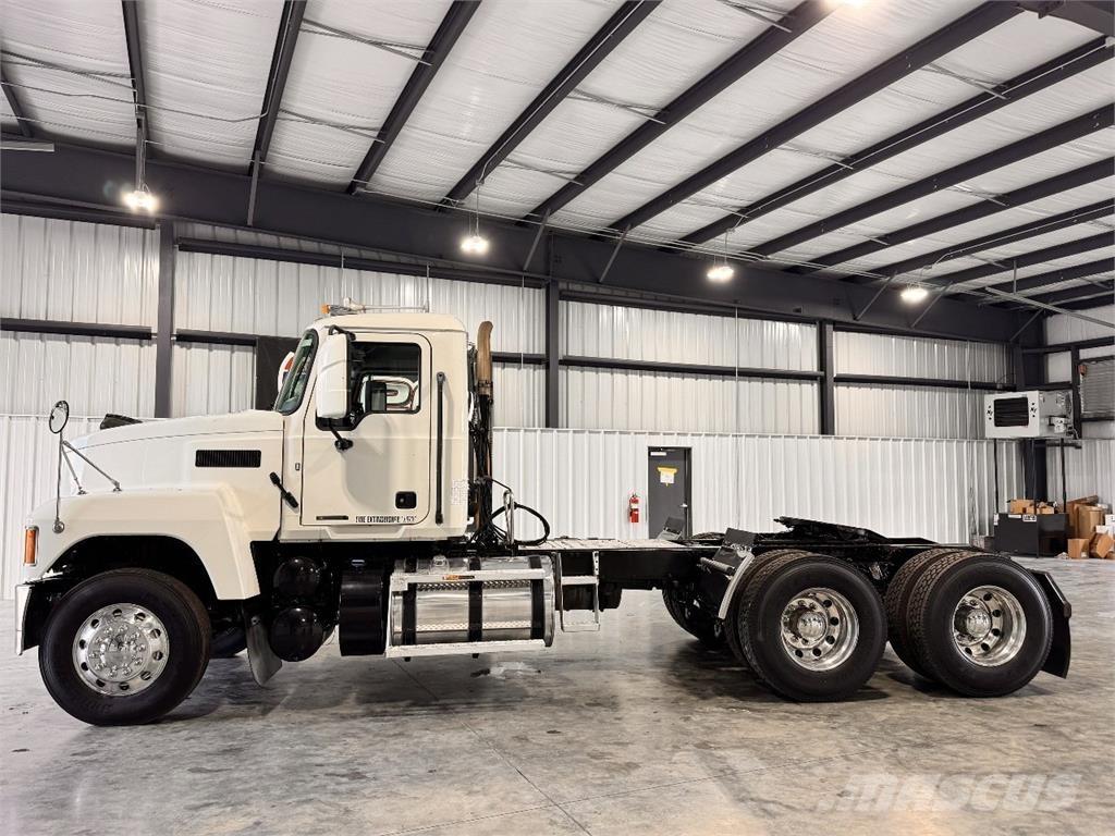 Mack Pinnacle Conventional Trucks / Tractor Trucks