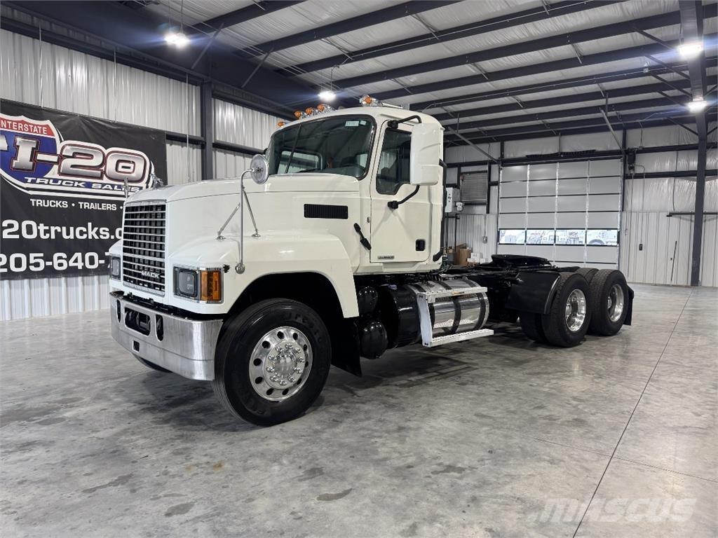 Mack Pinnacle Conventional Trucks / Tractor Trucks