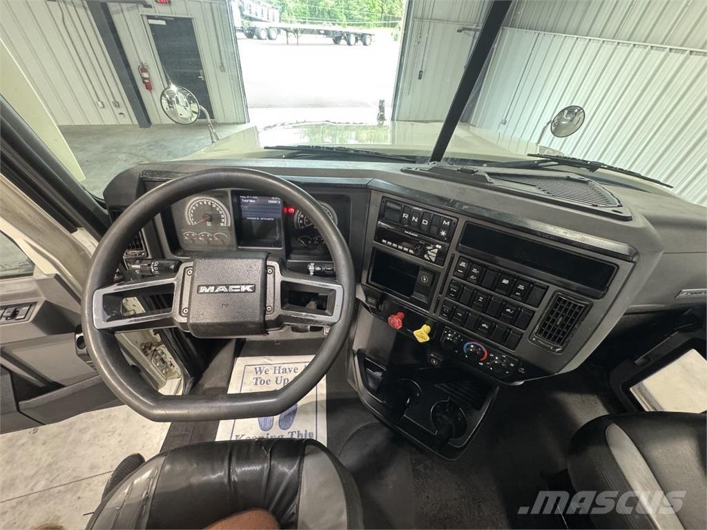 Mack Pinnacle Conventional Trucks / Tractor Trucks