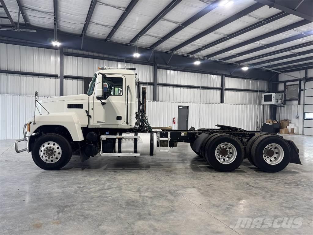 Mack Pinnacle Conventional Trucks / Tractor Trucks