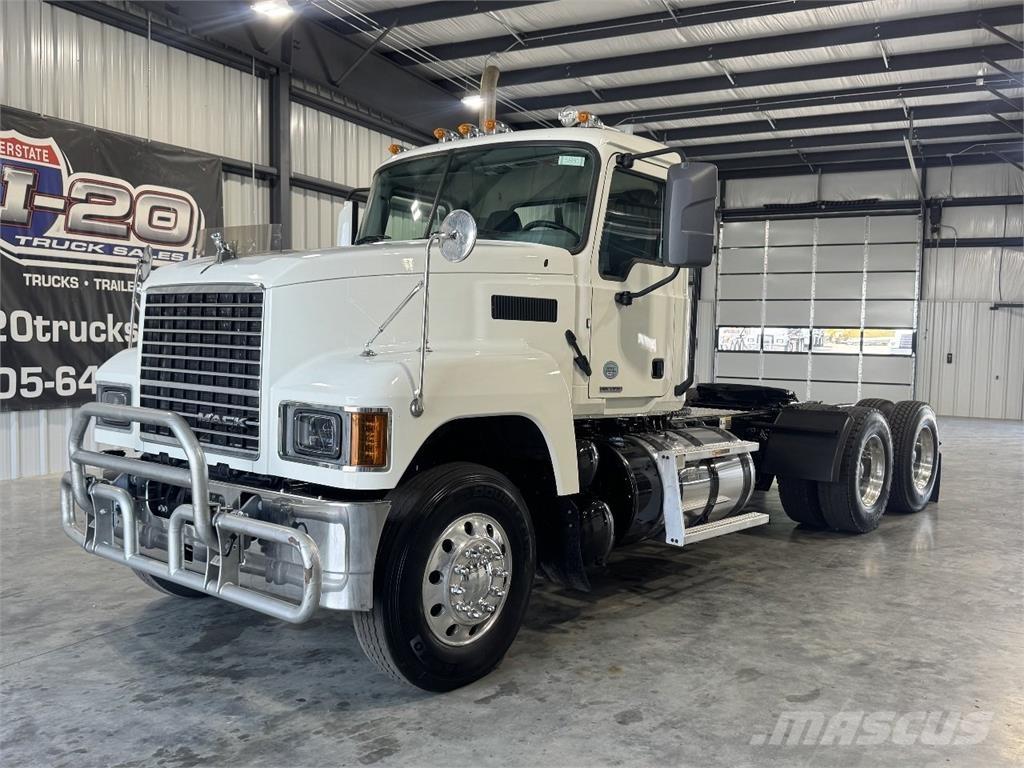 Mack Pinnacle Conventional Trucks / Tractor Trucks