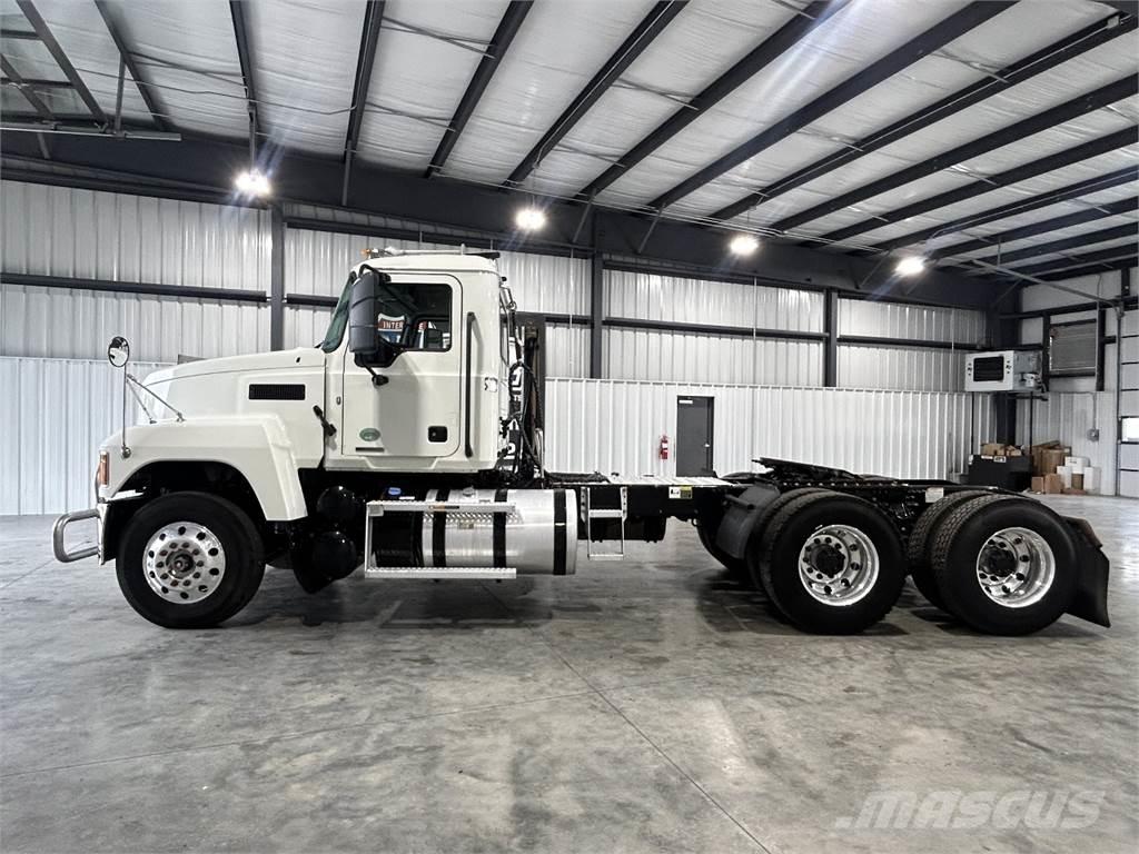 Mack Pinnacle Conventional Trucks / Tractor Trucks