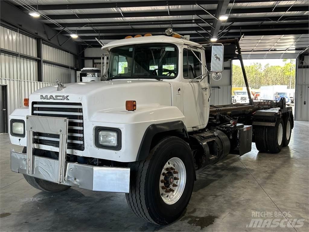 Mack RD688S Container Trucks