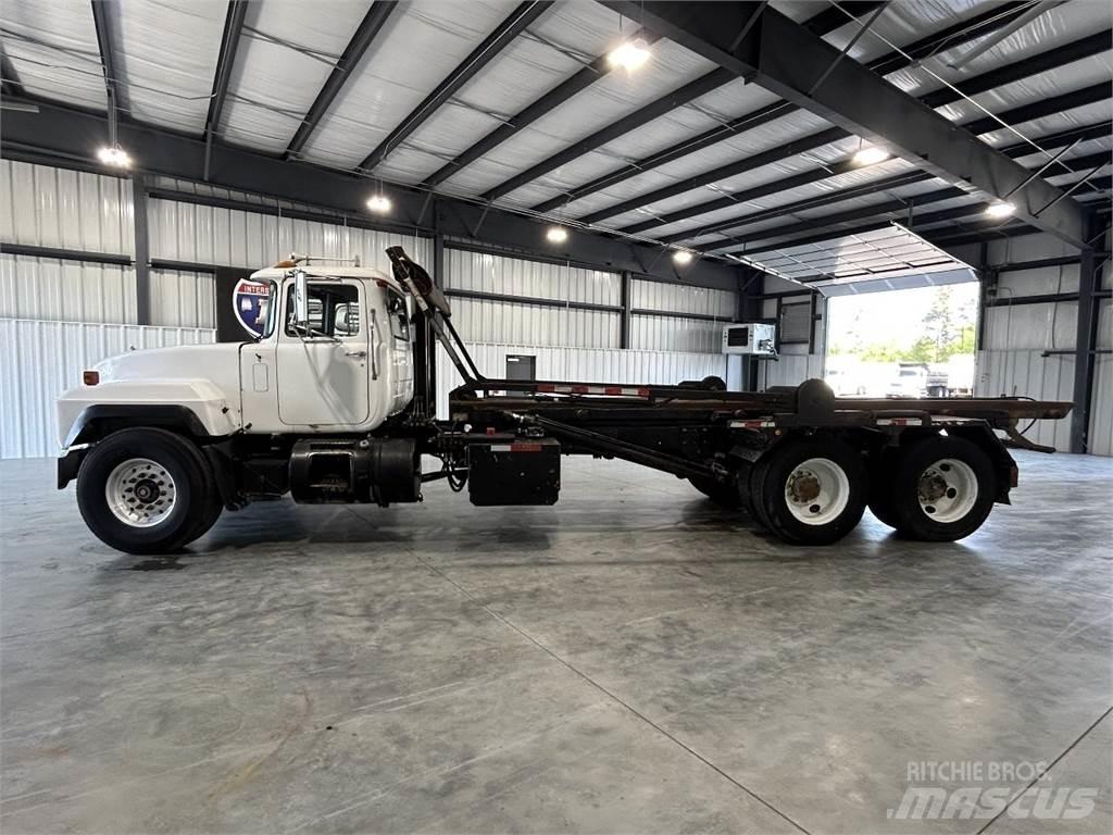 Mack RD688S Container Trucks