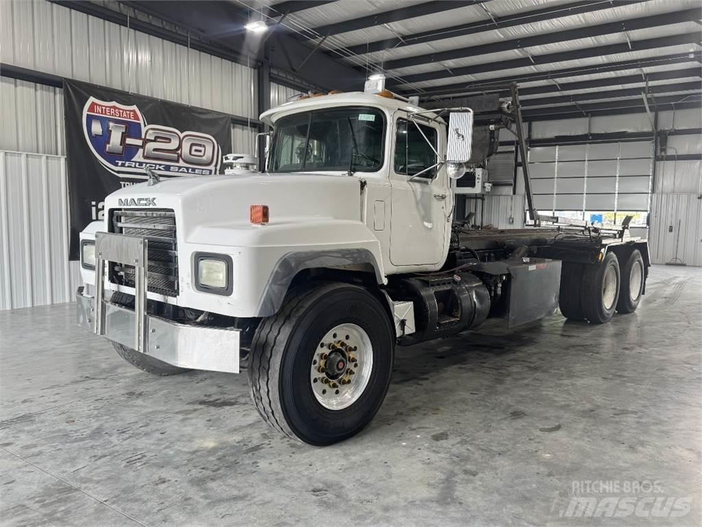 Mack RD690S Container Trucks