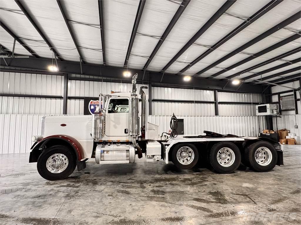 Peterbilt 389 Conventional Trucks / Tractor Trucks