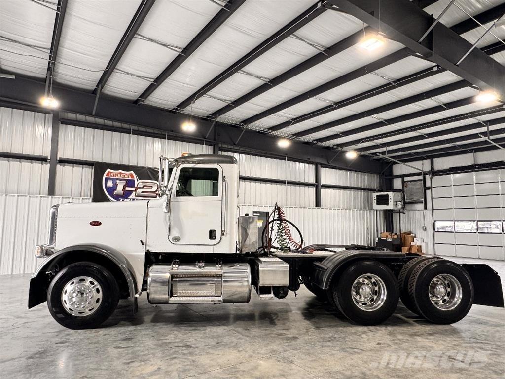 Peterbilt 389 Conventional Trucks / Tractor Trucks