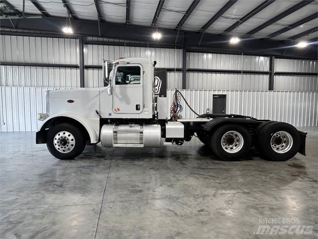 Peterbilt 389 Conventional Trucks / Tractor Trucks
