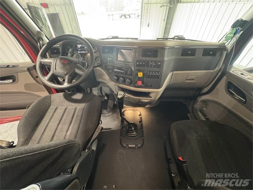 Peterbilt 579 Conventional Trucks / Tractor Trucks