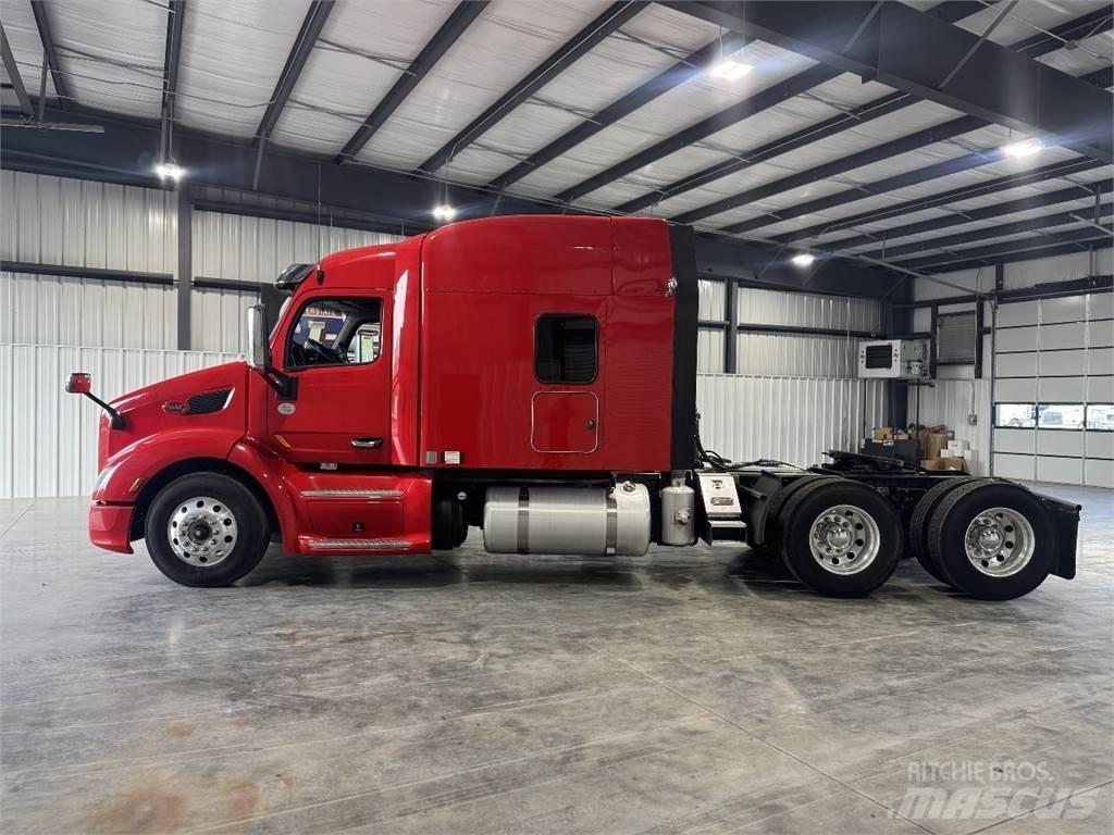 Peterbilt 579 Conventional Trucks / Tractor Trucks