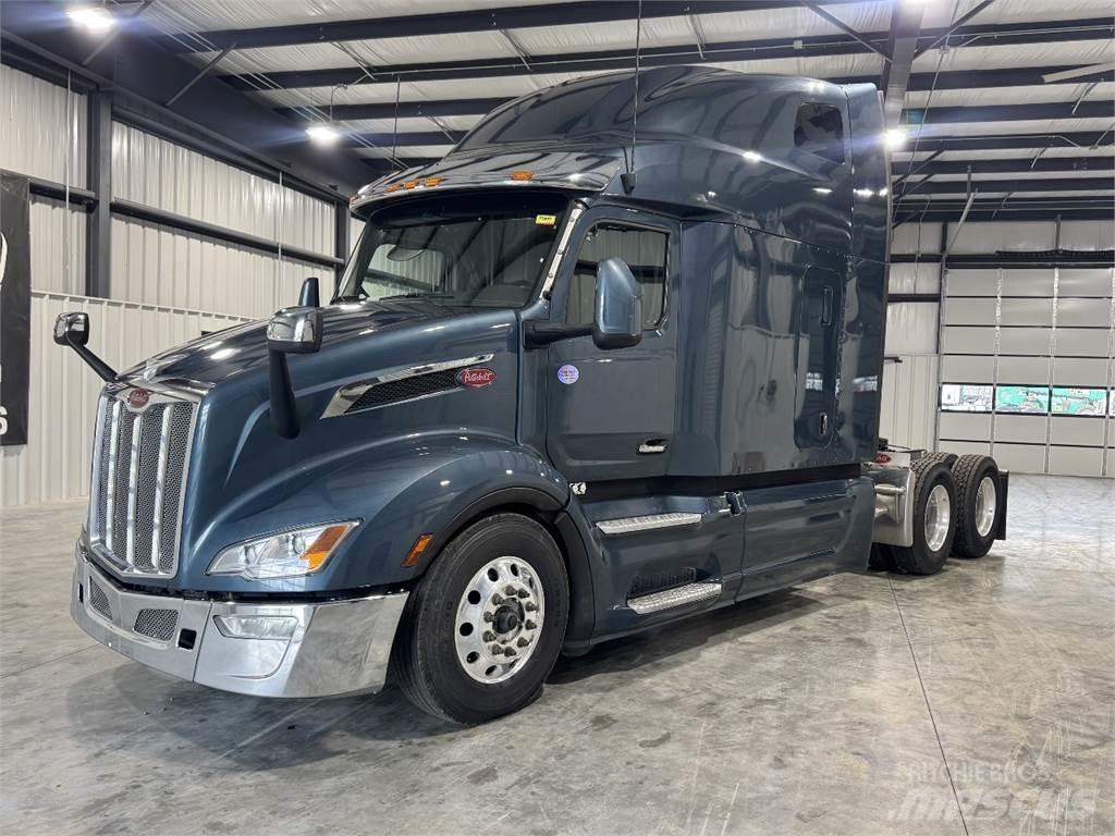 Peterbilt 579 Conventional Trucks / Tractor Trucks