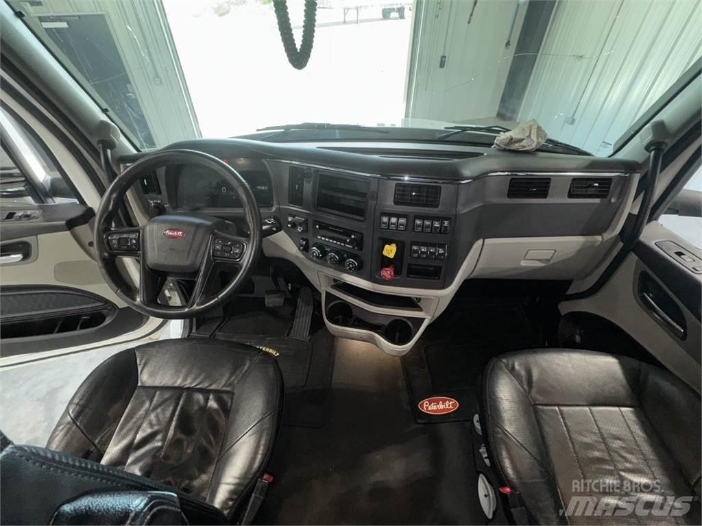 Peterbilt 579 Conventional Trucks / Tractor Trucks
