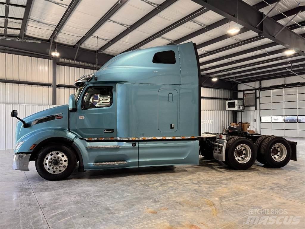 Peterbilt 579 Conventional Trucks / Tractor Trucks
