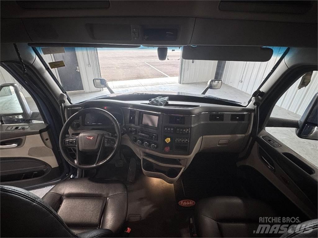 Peterbilt 579 Conventional Trucks / Tractor Trucks