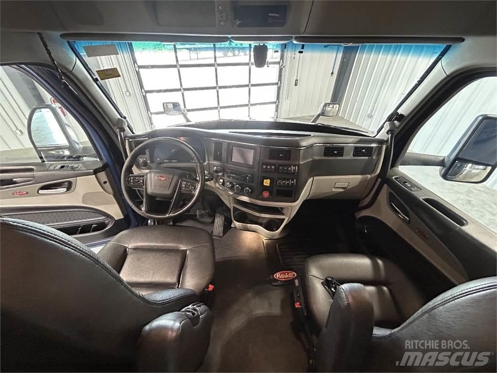 Peterbilt 579 Conventional Trucks / Tractor Trucks